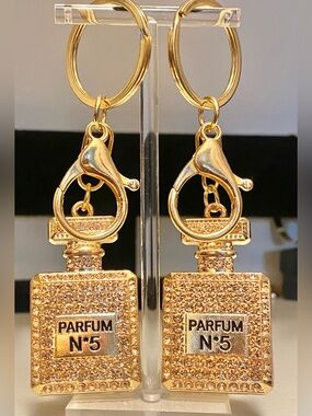 Fashion Jewelry Parfum
Nº5 Keychain Pair Gold & Clear Crystals - Lot 2